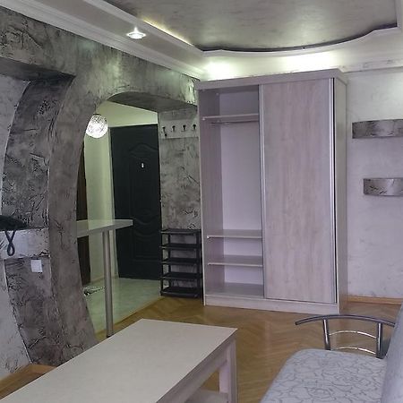 Irakli'S Apartment With Sea View Batumi Bagian luar foto
