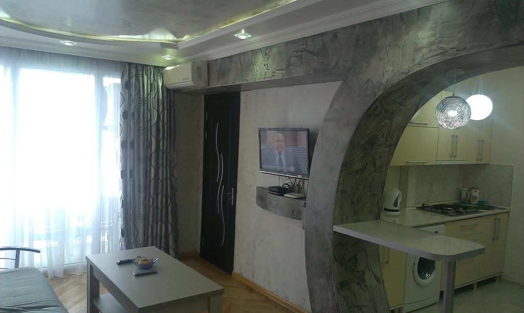 Irakli'S Apartment With Sea View Batumi Ruang foto