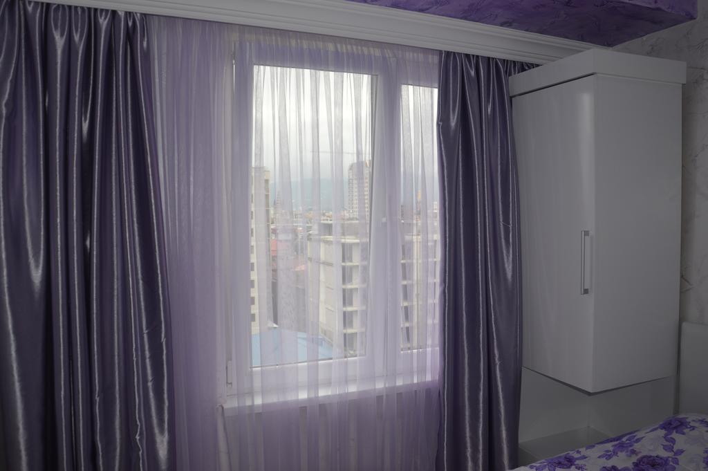 Irakli'S Apartment With Sea View Batumi Ruang foto