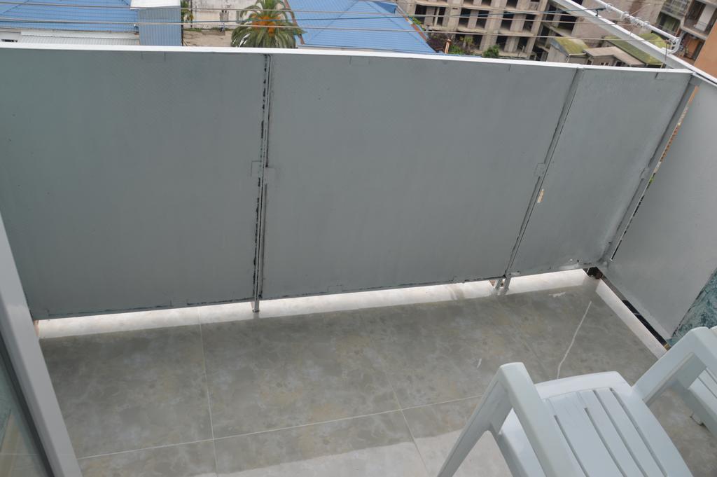 Irakli'S Apartment With Sea View Batumi Ruang foto