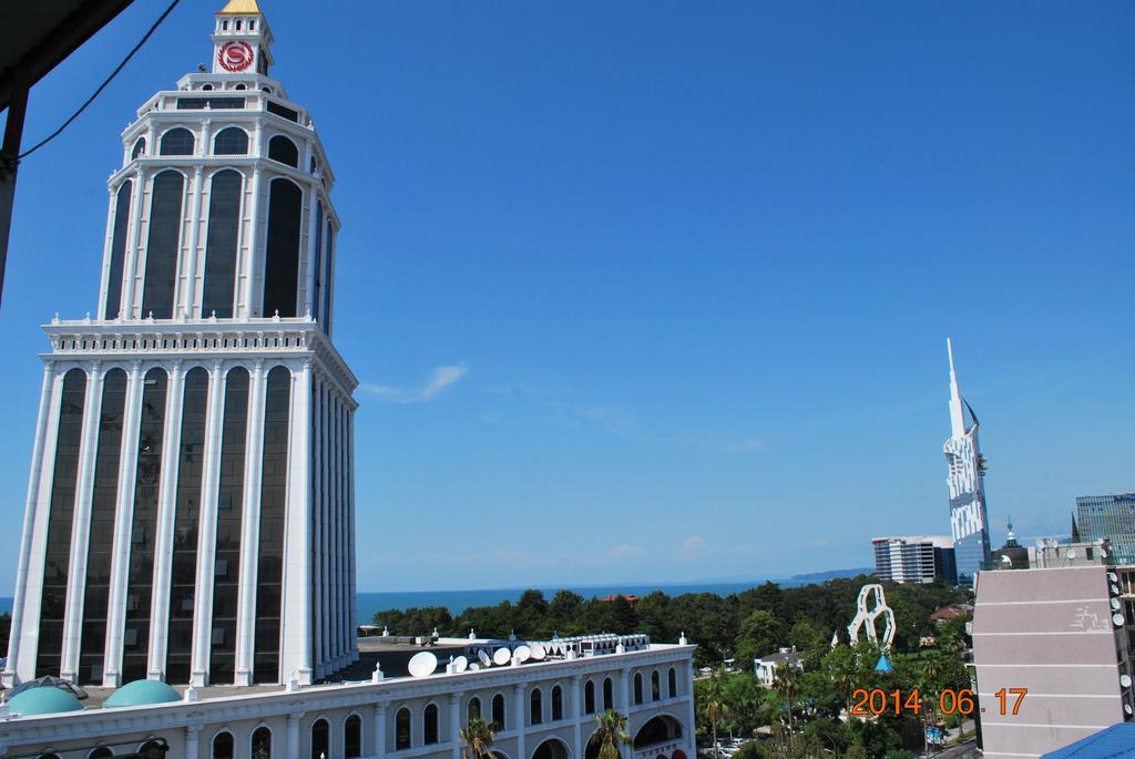 Irakli'S Apartment With Sea View Batumi Ruang foto